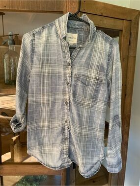 American Eagle Outfitters Boyfriend Fit Button-Up